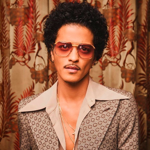 Bruno Mars – O cantor havaiano foi preso em 2010 em Las Vegas por posse de cocaína. Ele se declarou culpado e cumpriu serviços comunitários.  Reprodução: Flipar