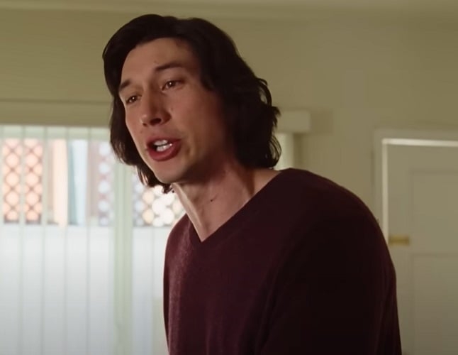 Adam Driver construiu uma carreira sólida baseada em escolhas corajosas e diversificadas, refletindo sua busca por papéis desafiadores e seu compromisso com a arte de atuar, continuando a cativar público e críticos. Reprodução: Flipar