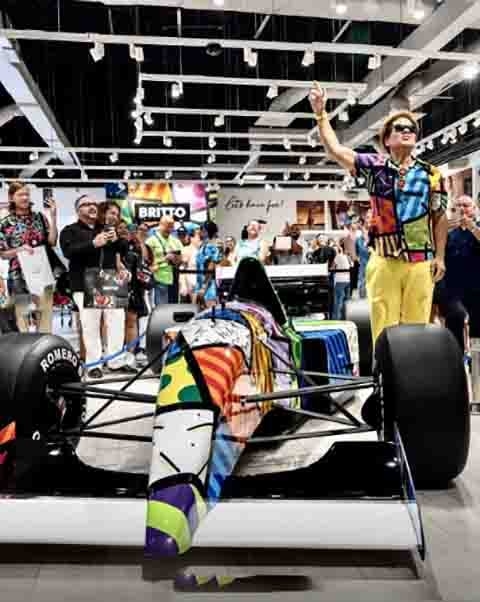 Muitas pessoas, entre fãs e até críticos, descrevem suas obras como uma “arte da cura” pela predominância de temáticas de alegria, otimismo e transmissão de sensações positivas. 
 Reprodução: Flipar