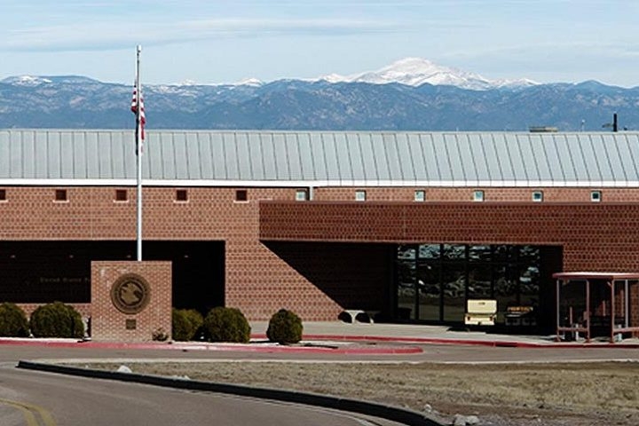 USP Florence High (Florence, Colorado): Faz parte do complexo penitenciário conhecido como Florence Federal Correctional Complex (FCC Florence), que inclui também a famosa ADX Florence. Reprodução: Flipar