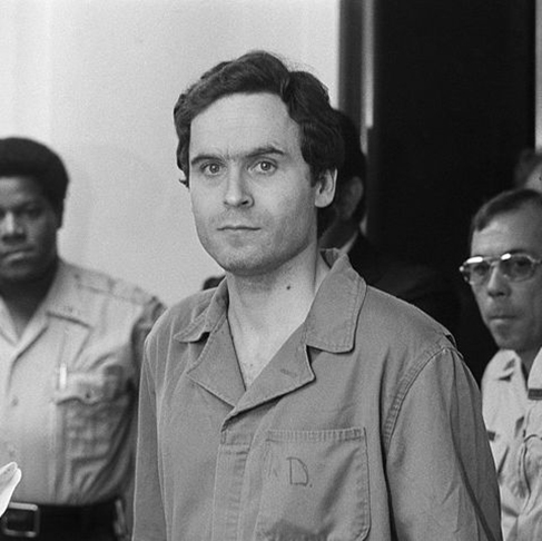 Formado em Direito e Psicologia, Bundy fazia a sua própria defesa nos julgamentos. Para alívio da sociedade, ele foi condenado à morte: executado na cadeira elétrica, na Prisão Estadual da Flórida, em 24 de janeiro de 1989.