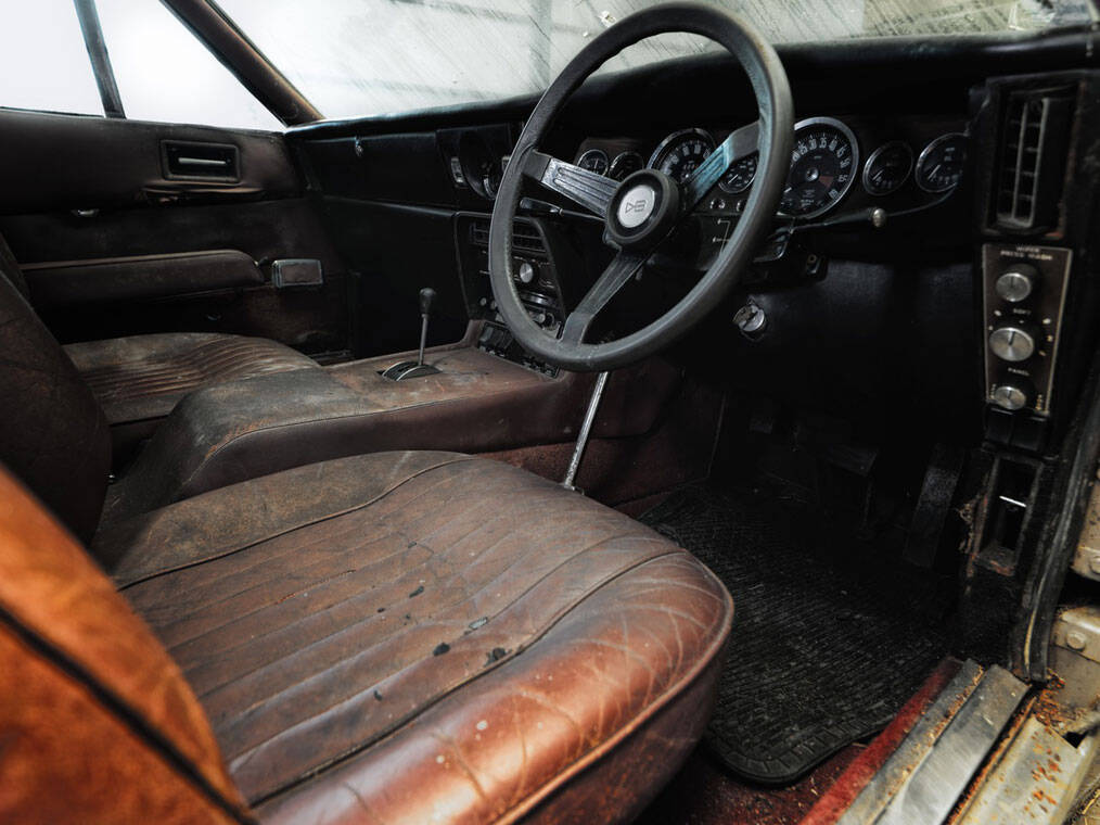 Raro Aston Martin DBS de 1968 encontrado após 30 anos em uma garagem.. Foto: Reprodução/Silverstone Auctions