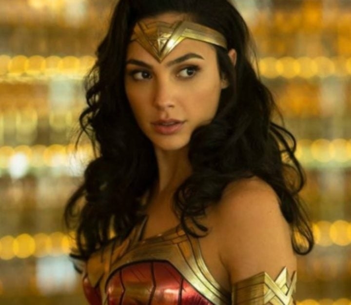 O papel da super-heroína Mulher Maravilha caiu no colo da israelense Gal Gadot, que alcançou um novo patamar nos estúdios de cinema a partir da oportunidade.  Reprodução: Flipar