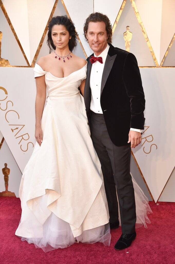 Camila Alves e Matthew McConaughey espalharam beleza e glamour pelo tapete vermelho do Oscar 2018 no último domingo (04) . Foto: Kevin Mazur/WireImage