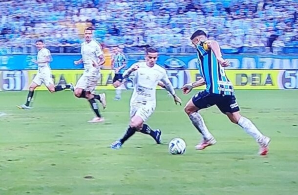 O Corinthians visitou o Grêmio neste domingo (12/11) pela 34ª rodada do Brasileiro. Veja como o Jogada10 avaliou os corintianos - Foto: Reprodução de vídeo Premiere 