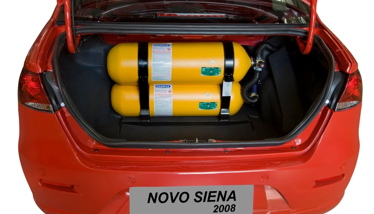  O óleo dura mais. O GNV não se mistura e não contamina o óleo lubrificante do motor, aumentando a vida útil do líquido.  Reprodução: Flipar