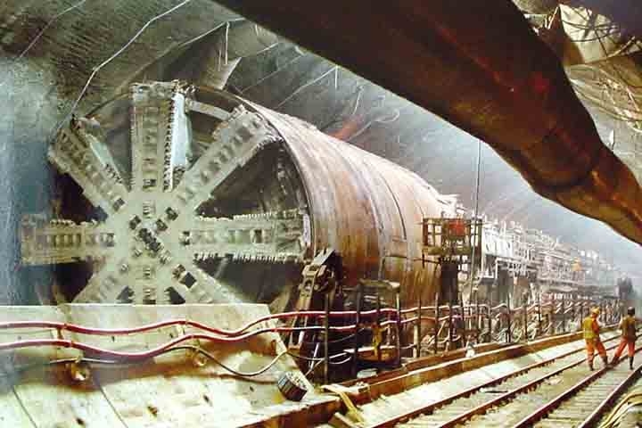 A construção do Eurotúnel teve início em 1988, dois anos depois da assinatura do contrato. 

 Reprodução: Flipar