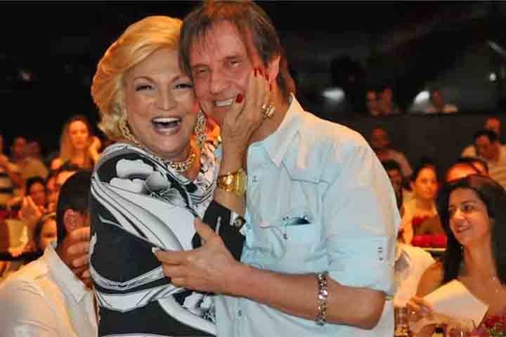 Ele foi ao ar por décadas, mudando dias, horários, cenários, mas sempre mantendo sua característica de acolhimento, conversas pessoais, convidados variados e também polêmica e espontaneidade. 
. Foto: Reprodução: Flipar