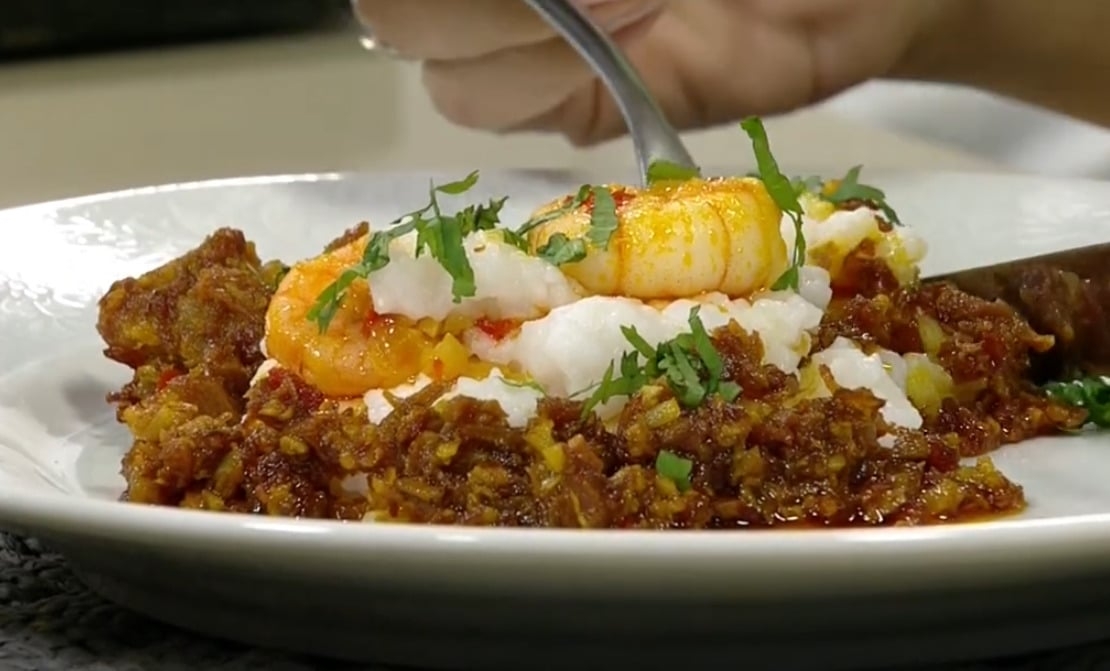 Arroz de hauçá: Um prato de origem africana preparado com arroz branco, carne seca e leite de coco, tendo uma textura cremosa e sabor delicado. É um dos pratos favoritos de Salvador. Calorias: cerca de 190 kcal. Reprodução: Flipar