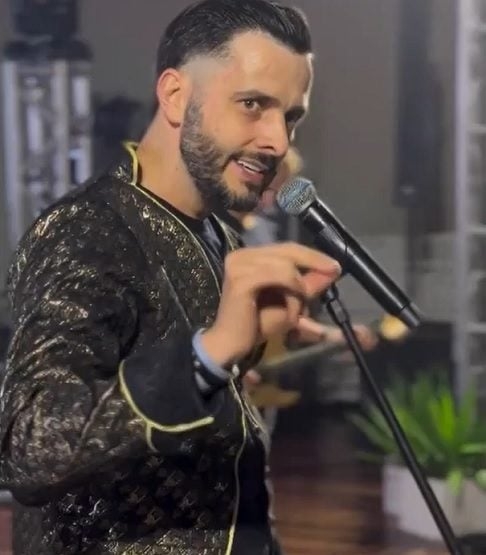 “Mãe é a entidade mais importante da família. Não importa o que esteja fazendo, nunca deixe de atender sua mãe”, disse o artista no palco, ganhando aplausos do público. Reprodução: Flipar