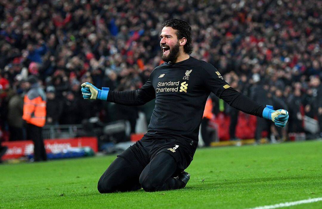 Sem Alisson no pódio, IFFHS elege melhor goleiro do mundo em 2022