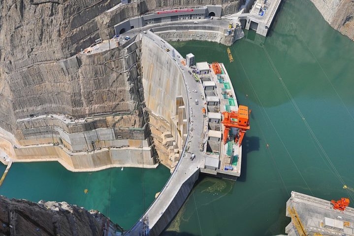 Usina Hidrelétrica de Wudongde (China): Localizada no rio Jinsha, tem uma barragem impressionante, com 240 metros de altura. Reprodução: Flipar