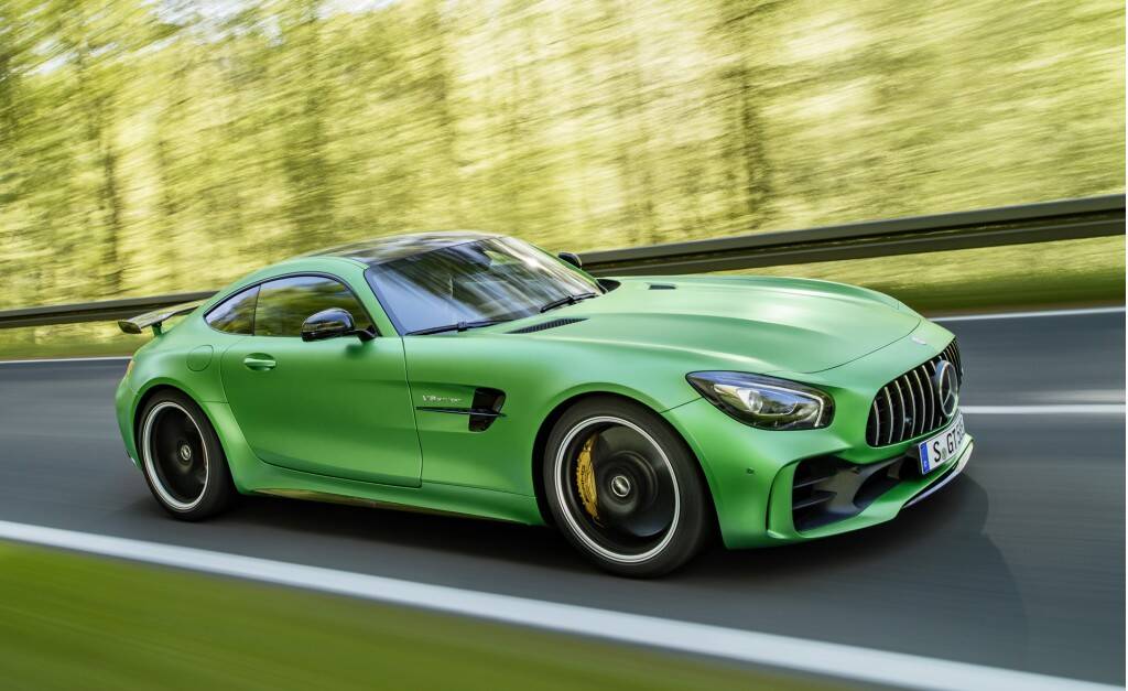 Mercedes-Benz AMG GT R; motor V8 de 577 cv, partes da aerodinâmica móveis, entre outros itens. Foto: Divulgação