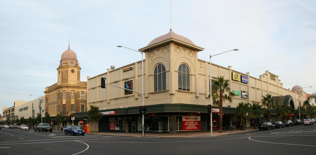 Localizada em Victoria, é conhecida por sua orla revitalizada, proximidade com a Great Ocean Road e a forte cultura esportiva, especialmente o futebol australiano.

 Reprodução: Flipar
