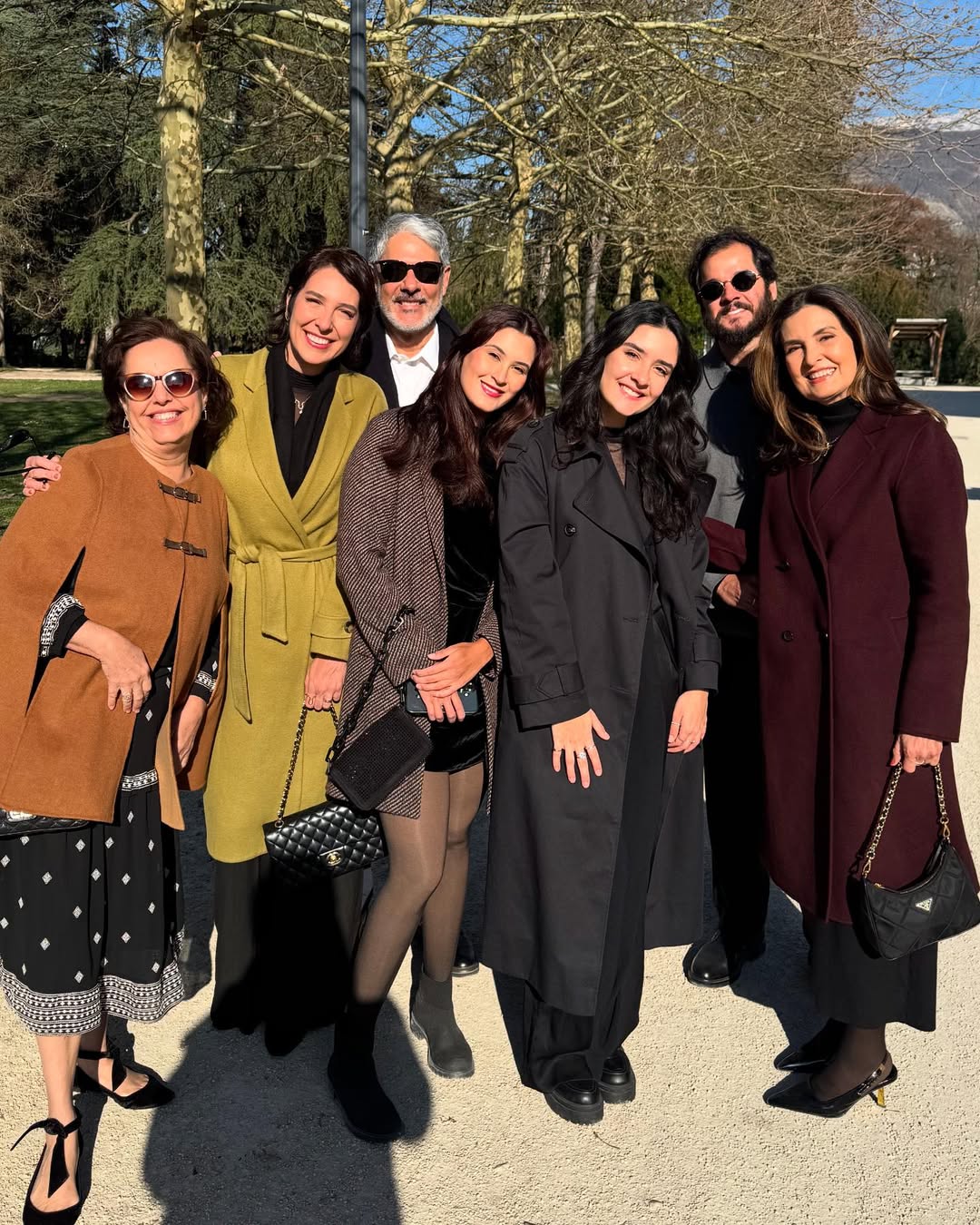 Laura Bonemer já é formada em psicologia; formanda recebeu família para entrega do diploma de mestra na França. Foto: Reprodução Instagram - 8.3.2025