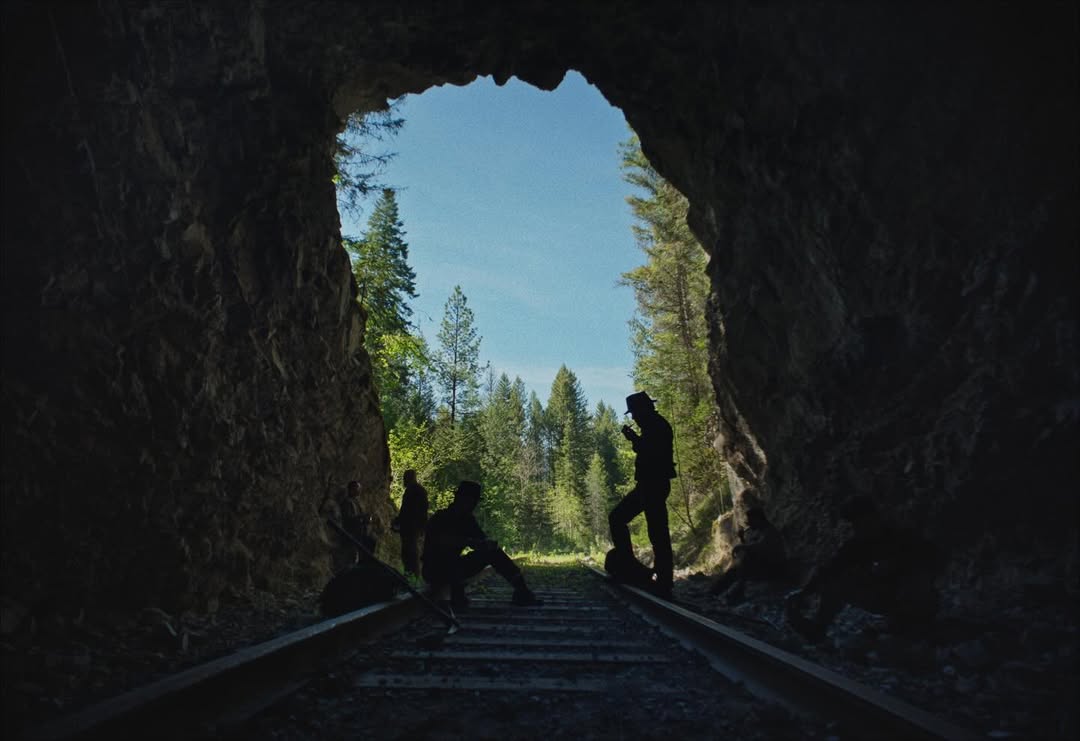 Imagem do filme "Sonhos de Trem".. Foto: Reprodução/Netflix/Instagram/Adolpho Veloso