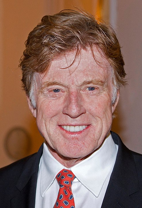 Um dos grandes nomes do cinema norte-americano, o ator Robert Redford fez 88 anos em 18 de agosto de 2024. E mantém o estilo sedutor que marcou sua carreira de talento e beleza.  Saiba mais sobre a trajetória desse grande nome de Hollywood.  Reprodução: Flipar