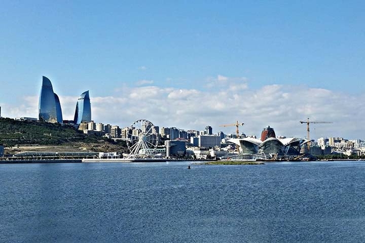 Desde então, o país se desenvolveu rapidamente, especialmente devido às suas vastas reservas de petróleo e gás natural, que impulsionaram a economia. Reprodução: Flipar