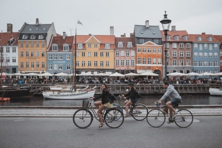Dinamarca- 5,8 milhões de habitantes/ Capital: Copenhague/ Imposto sobre consumo: 25%. Reprodução: Flipar