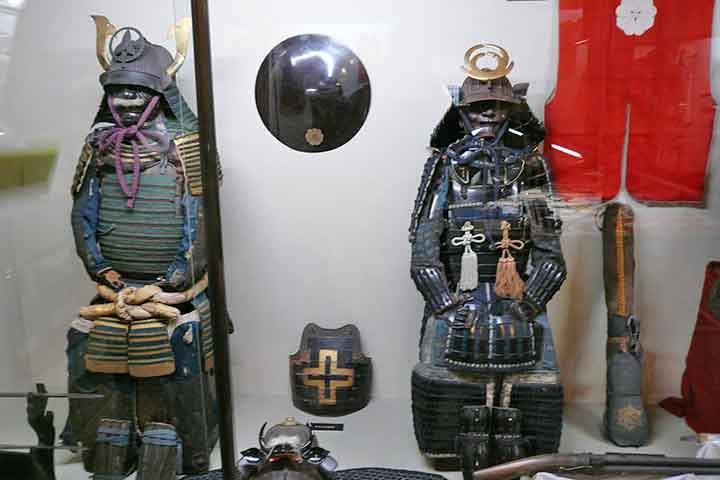 Como classe social, os samurais perderam força durante a chamada Restauração Meiji. Liderada pelo imperador de mesmo nome, ela sucedeu o governo dos militares e introduziu uma série de medidas contra símbolos do xogunato. 
 Reprodução: Flipar