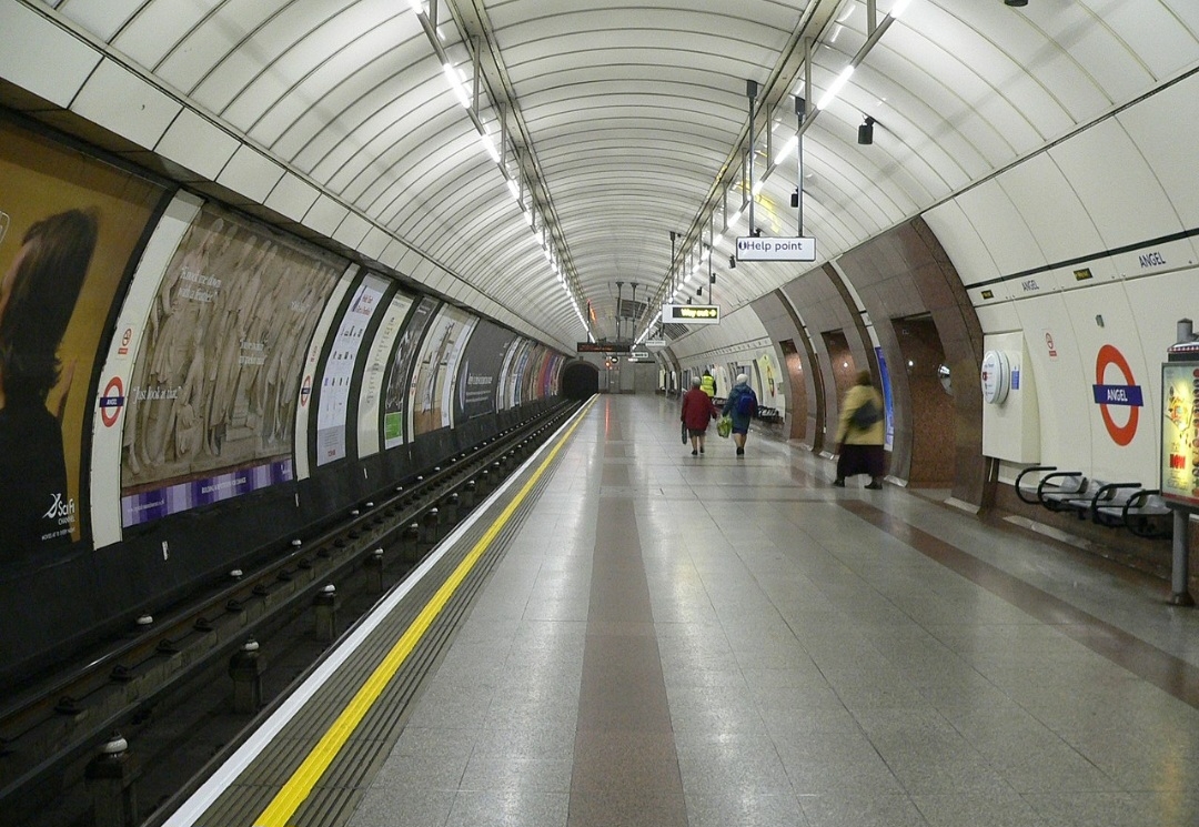 O metrô de Londres, inaugurado em 1863, foi o primeiro sistema subterrâneo de transporte do mundo.
 Reprodução: Flipar