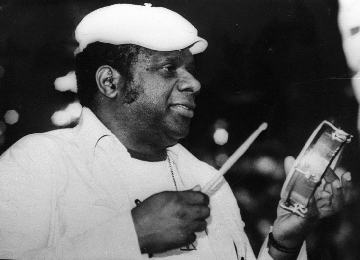 Candeia (1935 - 1978) - Nascido no Rio de Janeiro, é nome cultuado no gênero e que está no panteão da Portela. Compositor e instrumentista, foi também um militante pelas tradições da cultura negra no Brasil. 

 Reprodução: Flipar