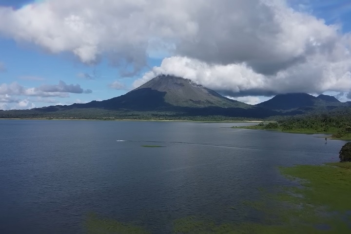 Com 22 km de diâmetro, esse vulcão revela aspectos importantes da história geológica da Amazônia, uma região mais conhecida por sua biodiversidade. Reprodução: Flipar