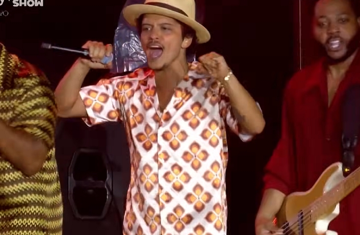 Elogiando o público brasileiro, Bruno Mars planejou shows no Estádio Nilton Santos, no Rio, e no MorumBIS,  em São Paulo. Reprodução: Flipar