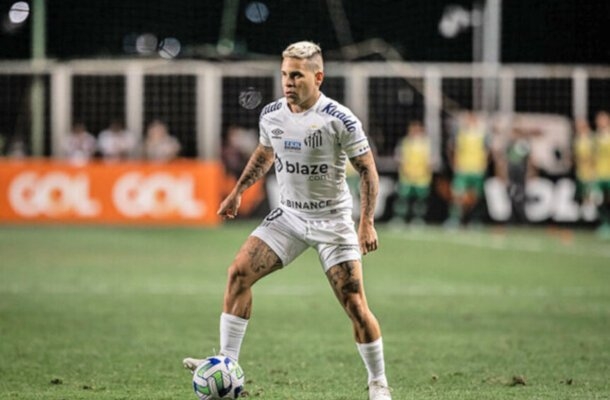 SOTELDO - Foi o jogador mais agudo do Santos, sendo aquele que tentou construir seja por dentro ou em velocidade. No entanto, errou praticamente tudo que tentou. NOTA: 5,5.  Foto: Raul Baretta - Santos FC