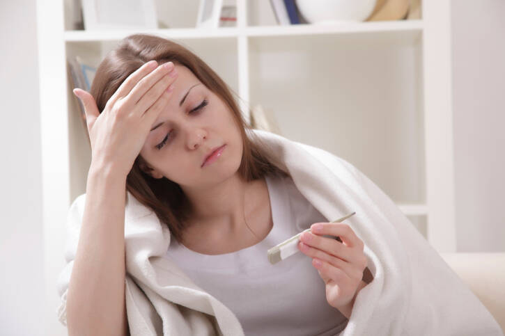 Na gripe, a febre aparece em altas temperaturas; no resfriado, quando presente, tem como característica ser baixa Thinkstock/Getty Images