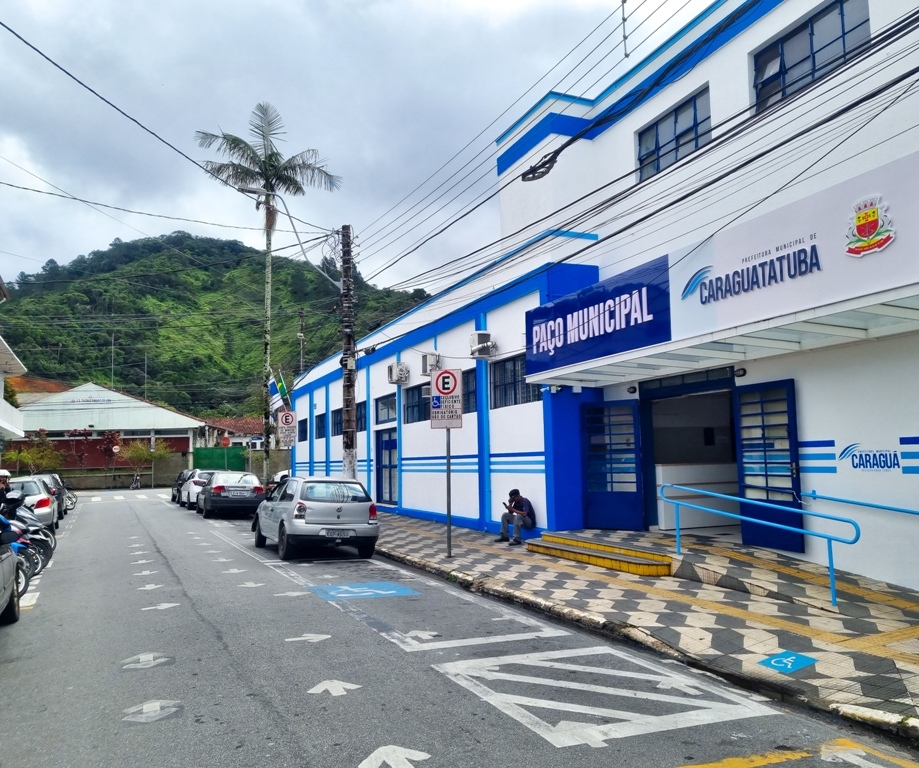 Segundo a prefeitura de Caraguatatuba, o uso de bolhas infláveis não é autorizado por oferecer riscos à segurança dos banhistas. Caso a empresa volte a comercializar o equipamento estará sujeita a multa de quase R$ 3.500. 
 Reprodução: Flipar