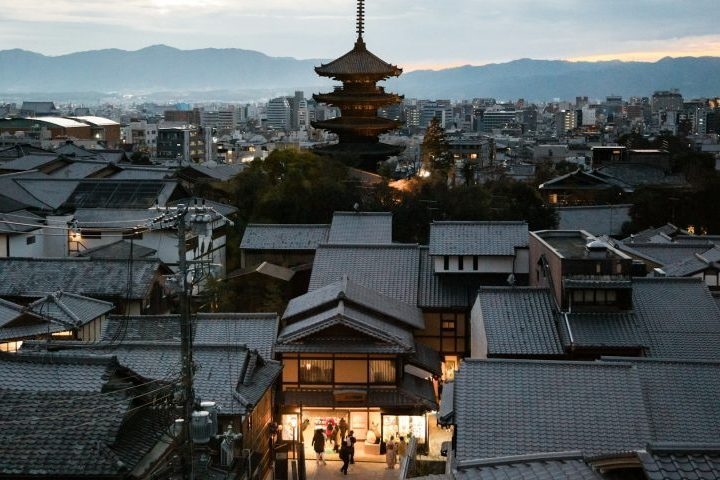 O Japão é conhecido por suas cidades densas e terrenos limitados, especialmente em metrópoles como Tóquio, Osaka e Kyoto.  Reprodução: Flipar