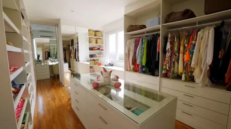 Juju Salimeni abre as portas da mansão de R$8 milhões em condomínio de luxo. Foto: Reprodução/Youtube