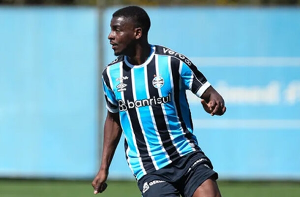 WESLEY COSTA - Apareceu algumas vezes no ataque, mas falhou na hora do último passe. Sentiu o jogo e teve falha lamentável no terceiro gol.  NOTA 4,0 - Foto:  Renan Jardim/Gremio