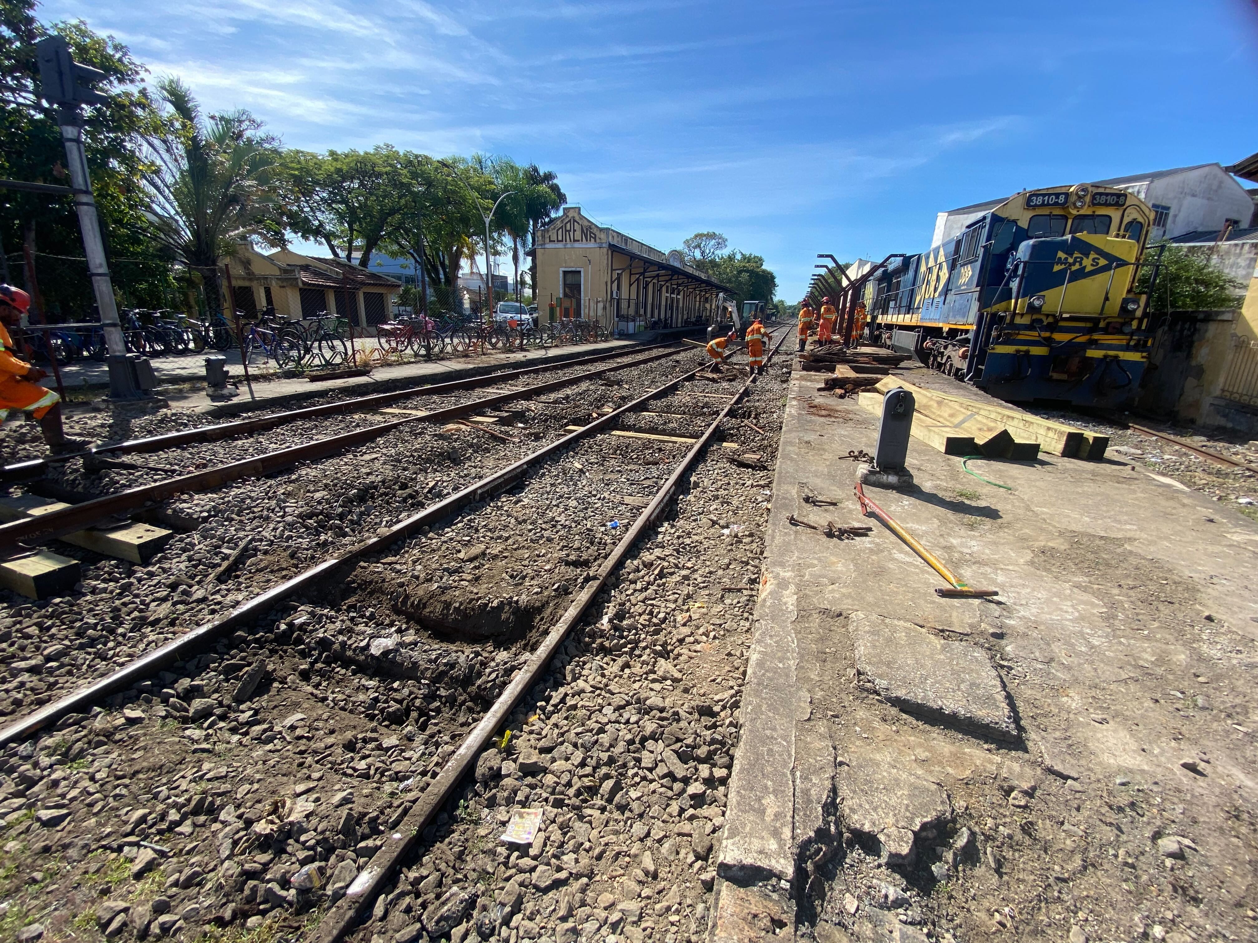 Desgastado, mas ainda útil: dormentes retirados das vias podem ganhar nova vida. Foto: Foto: Daniel Leite Andrade/ Portal iG