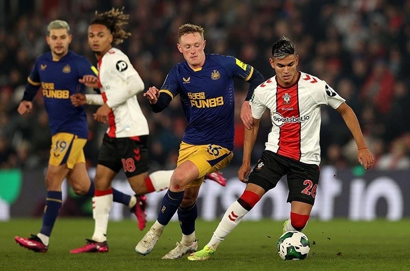 Alcaraz em campo pelo Southampton Foto: Adrian Dennis/AFP via Getty Images