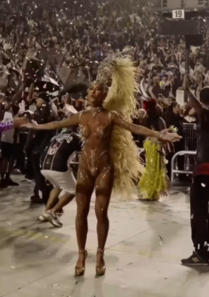 Cravejada, Sabrina Sato aposta em look ousado para festa Abre Alas. Foto: Instagram