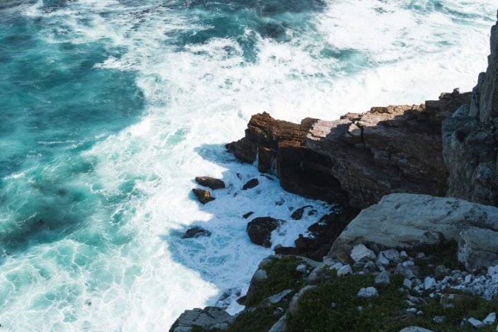 Após meses de navegação, contornando o continente africano e cruzando o temido Cabo da Boa Esperança, chegou finalmente às Índias em 1498. Reprodução: Flipar