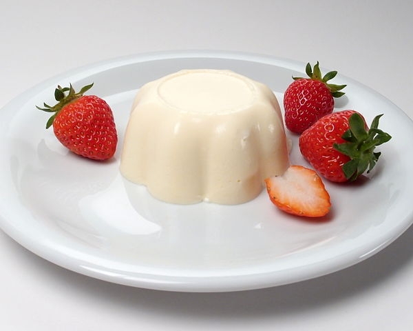 O Bavarian cream é uma sobremesa francesa que consiste em um creme cozido à base de ovo e gelatina ou isinglass, no qual o chantilly é dobrado. A mistura é preparada em uma forma fria e desenformada para servir. 
 Reprodução: Flipar