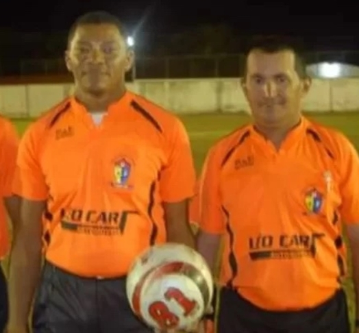 Foi no Piauí que o árbitro Valdinar Rodrigues de Jesus (à esquerda na foto), 49 anos, morreu em 12/3/2022, atingido por um raio quando apitava uma partida de futebol na zona rural de Capitão de Campos. O jogo valia pela Copa Jatobá e chovia muito forte. 