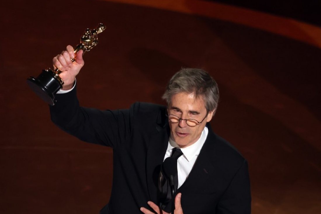 Walter Salles recebe o Oscar por Melhor Filme Internacional.. Foto: Reprodução
