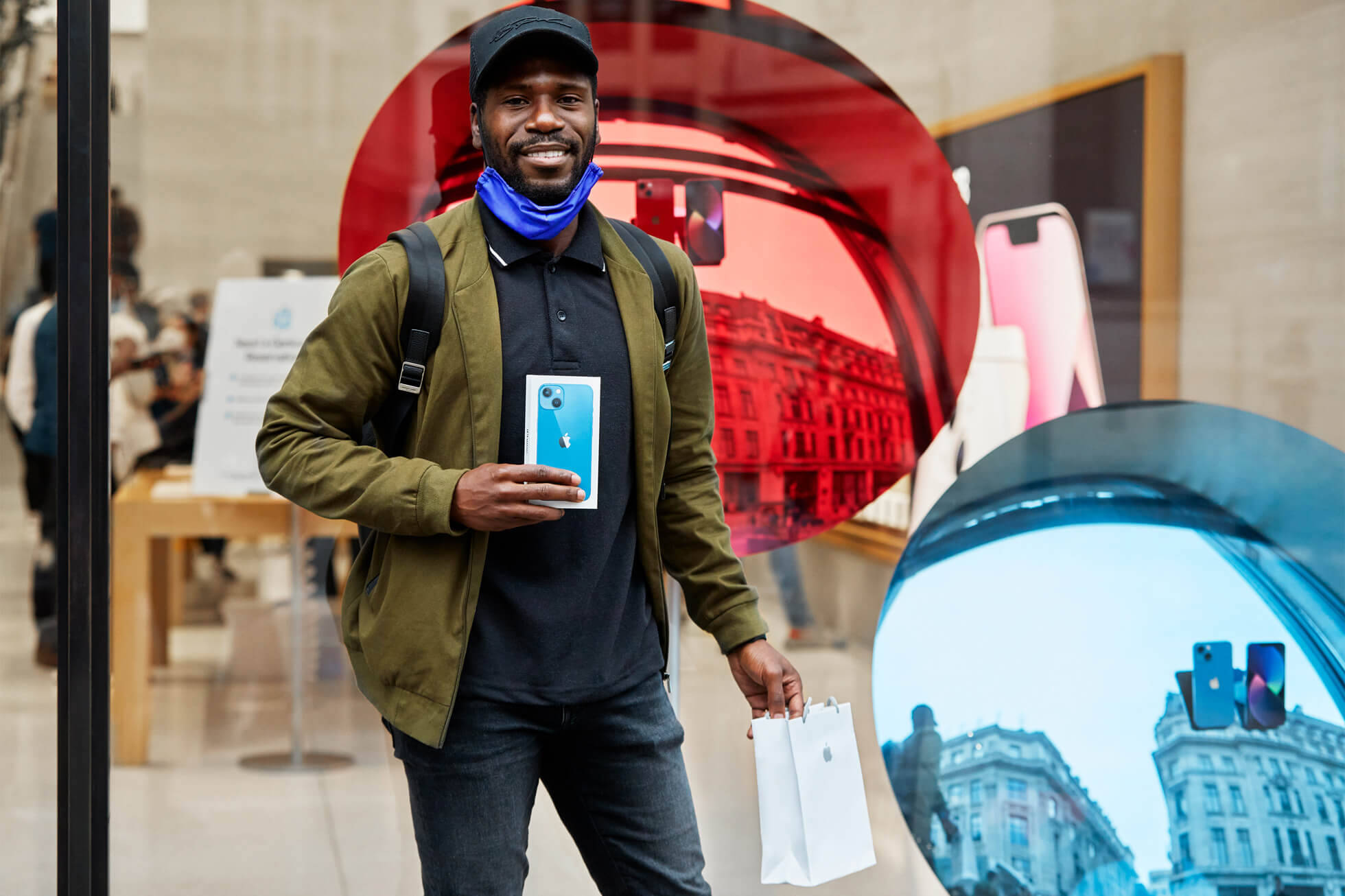 Início das vendas do iPhone 13 em Londres. Foto: Divulgação/Apple