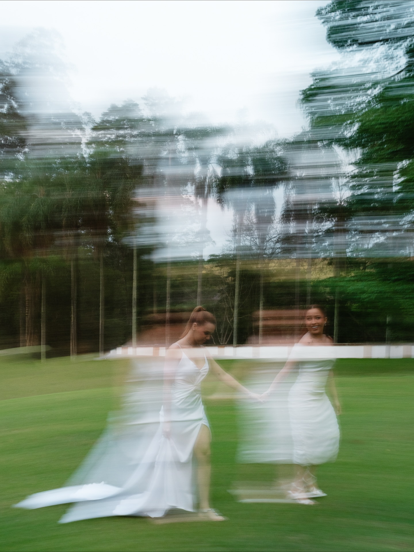Mari Fernandez e noiva sofrem ataques homofóbicos após ensaio pré-casamento. Foto: Instagram