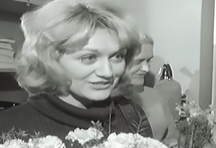 Nos últimos anos de sua vida, Vulovic viveu com uma pensão baixa, em seu apartamento velho. E já recusava participar de solenidades que lembravam o acidente. Também recusou entrevistas, inclusive no programa de Oprah Winfrey. Dizia que estava cansada. Reprodução: Flipar