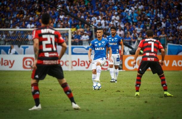O Flamengo saiu vencedor nas últimas três vezes em que visitou o Cruzeiro em Belo Horizonte. Relembre a seguir os seis confrontos de invencibilidade do clube carioca contra a Raposa.