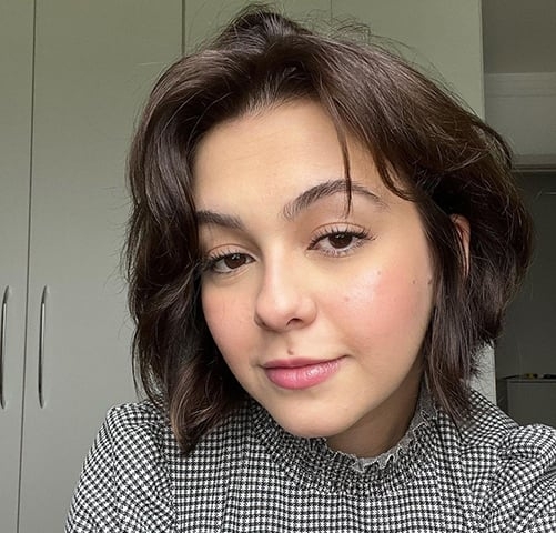 Castanho contou que descobriu a gravidez por acaso, meses depois, ao passar mal e ser internada.  Ela não desconfiava porque estava com o ciclo menstrual regular e a barriga normal. 
 Reprodução: Flipar