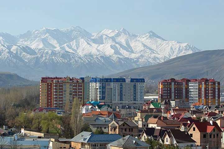 Capital do Quirguistão, na Ásia central, Bishkek sofre com poluição especialmente pela fumaça da queima de carvão utilizado no aquecimento das casas, de acordo com relatório da ONU.
 Reprodução: Flipar
