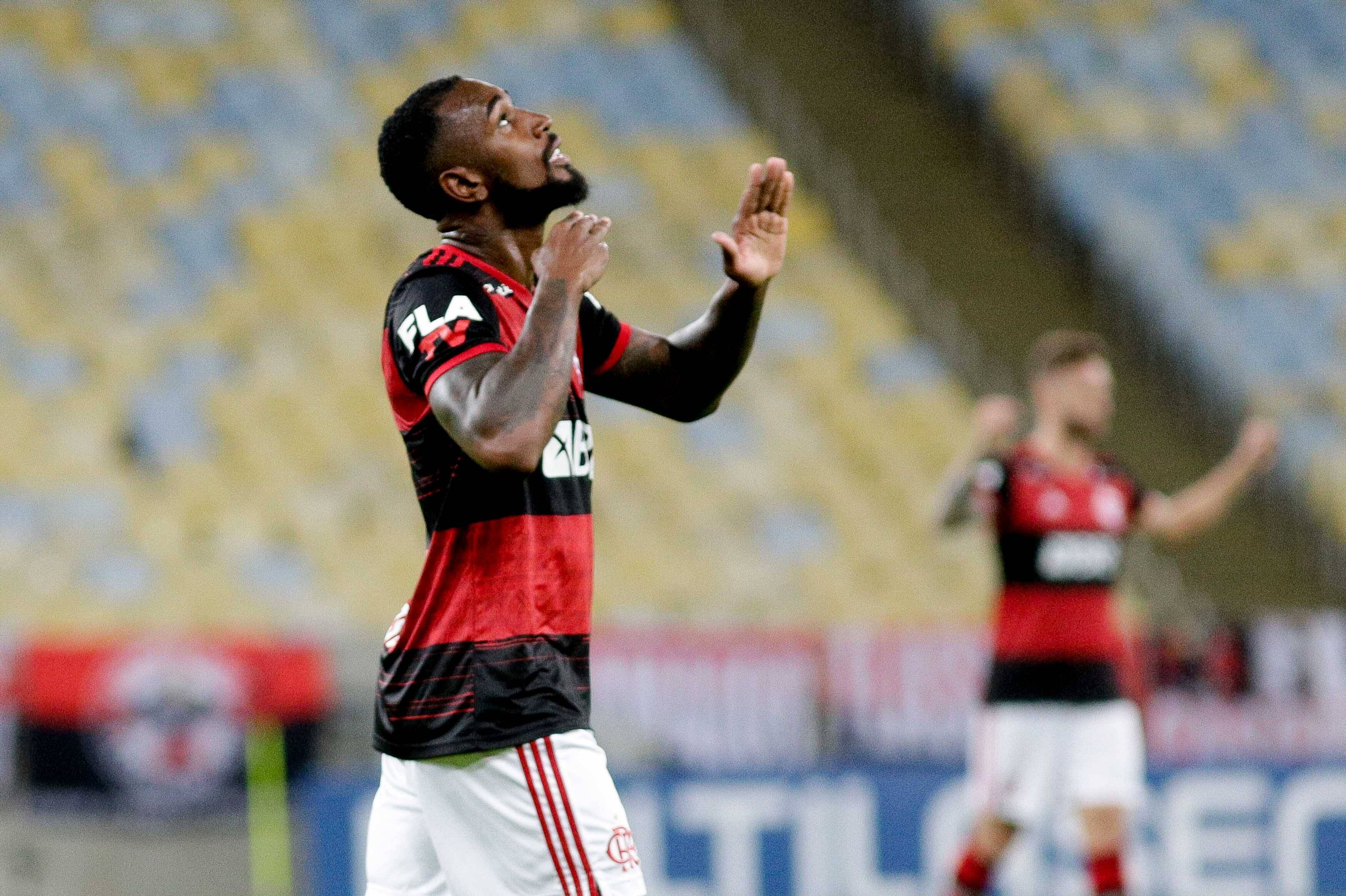 Lances do jogo. Foto: Alexandre Cassiano / Agência O Globo