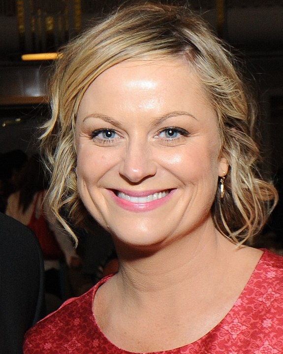 Amy Poehler - Atriz, comediante, produtora e roteirista americana, nascida em 16/9/1971, em Newton, Massachusetts. Fundadora do grupo de teatro Upright Citizens Brigade. Reprodução: Flipar