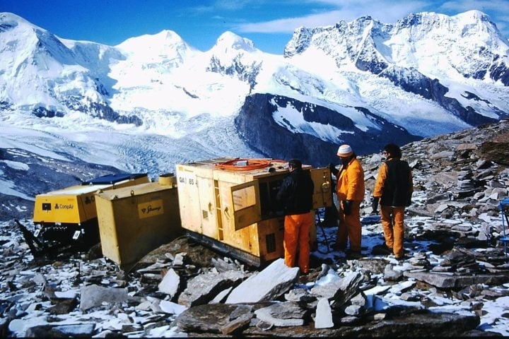 Em 2022, o cientista e sua equipe conduziram uma pesquisa em que retiraram vários vírus antigos do solo congelado – chamado de “permafrost” –, e todos eles eram nocivos à saúde e tinham a capacidade de infectar. 